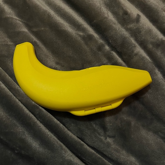 Tupperware Limited Edition Yellow Banana Holder - Picture 1 of 8